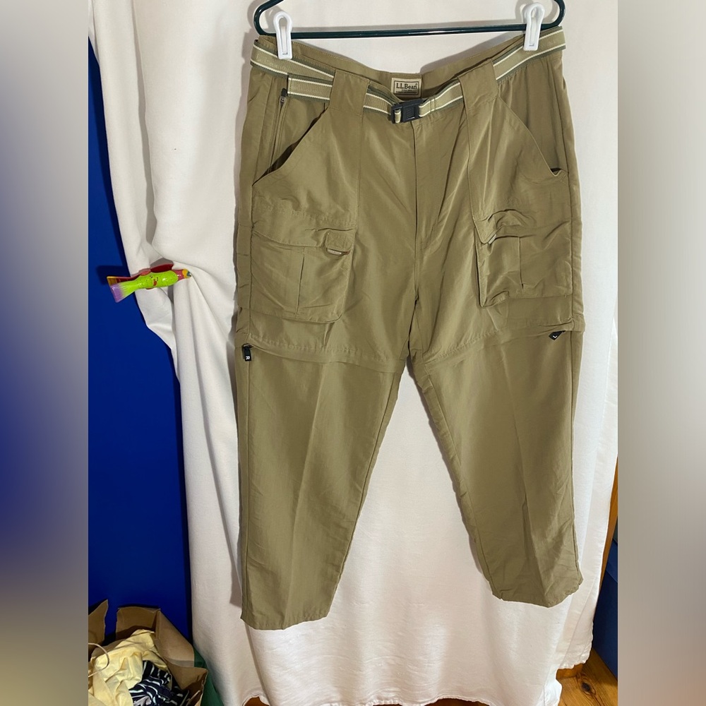 L.L. Bean Men's Tan Cargo Pants/Shorts, size Large